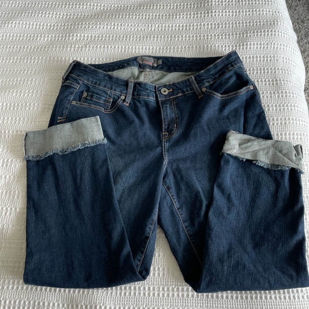 EUC Torrid Crop Boyfriend Jeans